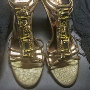 NY TRANSIT - GOLD HIGH HEEL